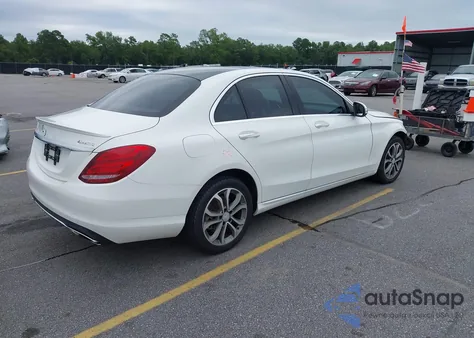 2015 Mercedes-Benz C 300 4Matic из США, поврежденный, VIN 55SWF4KB8FU087640